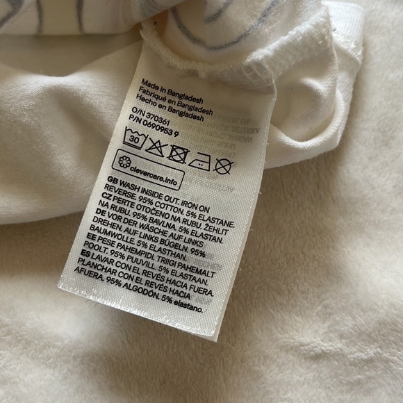 H&M girls white unicorn tee. Size 4-6 - Picture 4 of 5